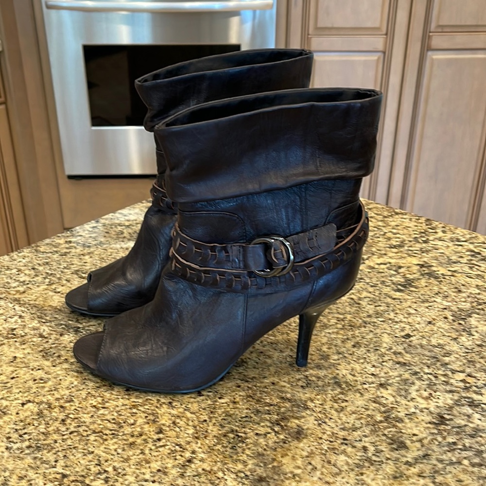 Guess size 9M boots